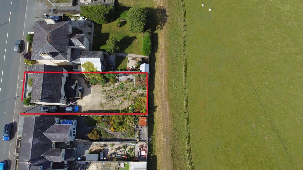 Property photo 2 of 18