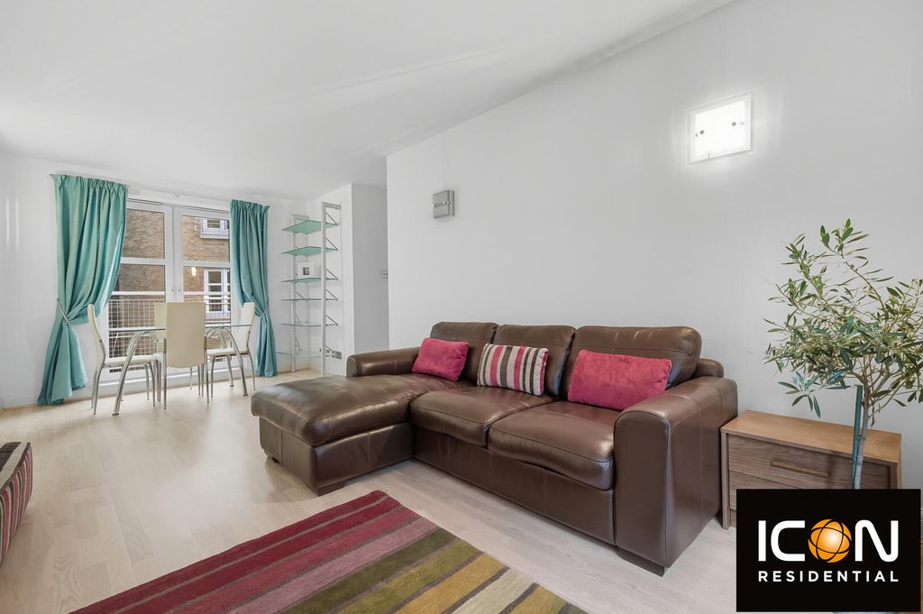 Property photo 1 of 12 Living Room