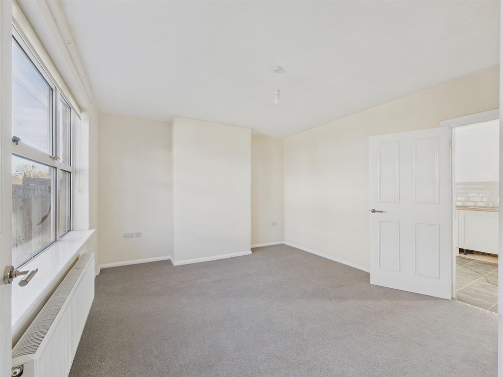 Property photo 2 of 10 Lounge