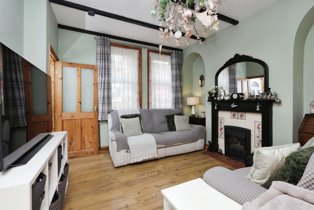 Property photo 3 of 15 Pbox-Img.Jpg