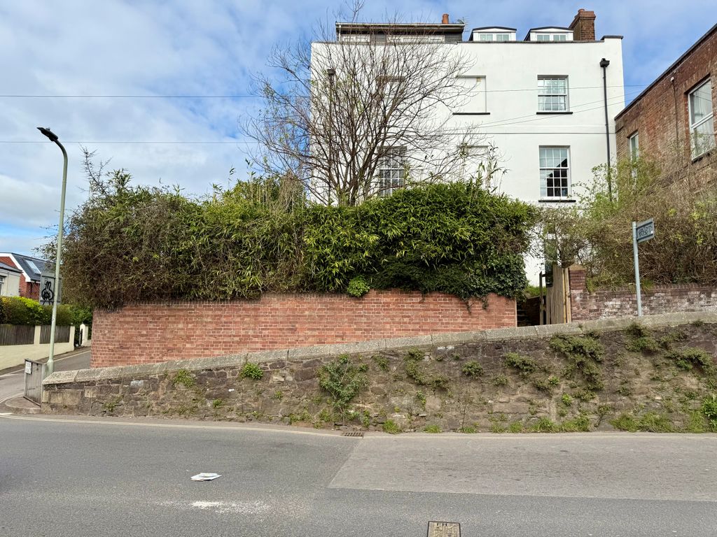 Property photo 1 of 9 Outside York Road Side
