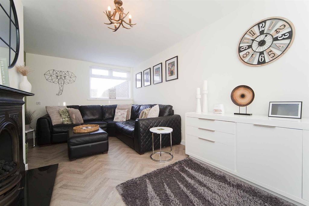 Property photo 2 of 24