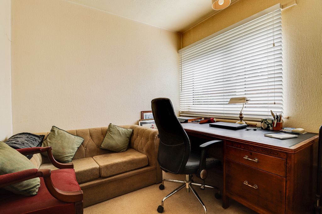 Additional image 7 of 3 bed flat for saleColeridge Court, Harpenden, Hertfordshire AL5