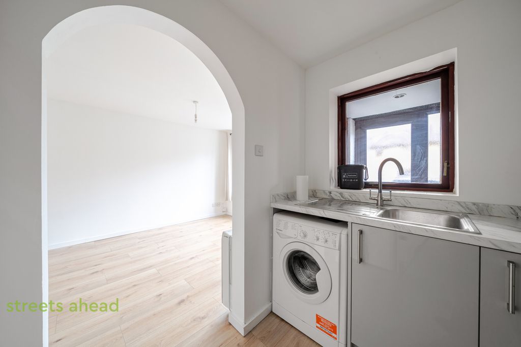 Property photo 2 of 14 0441E6Ff-Abfc-4B1...