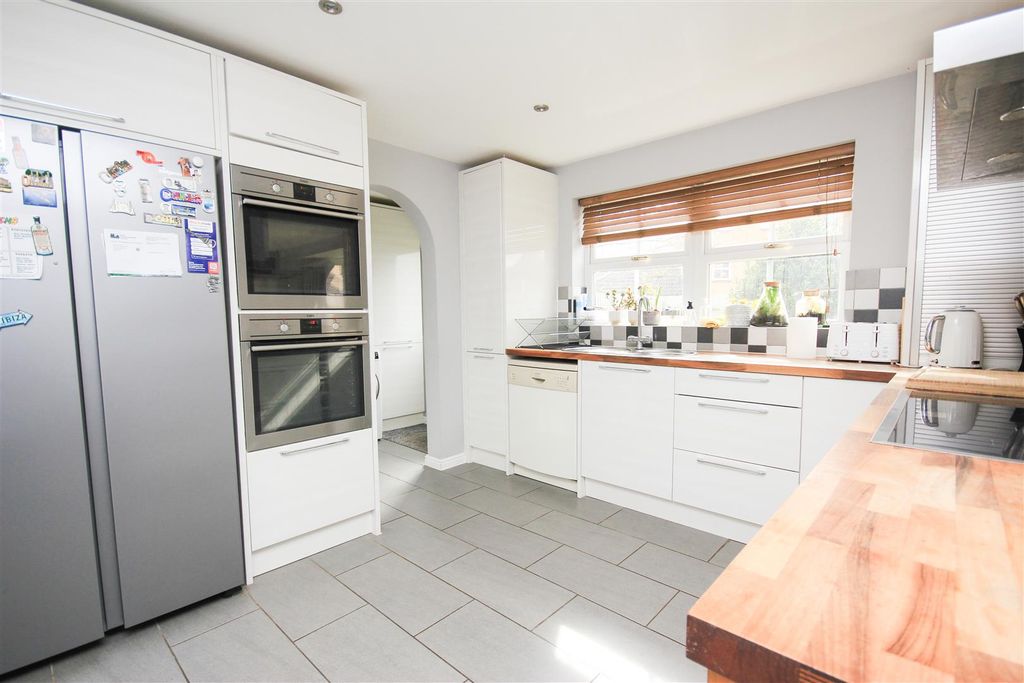 Property photo 2 of 23 Kitchen 2.Jpg