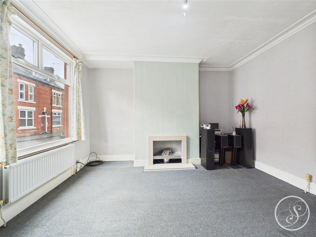 Property photo 2 of 20 Lounge