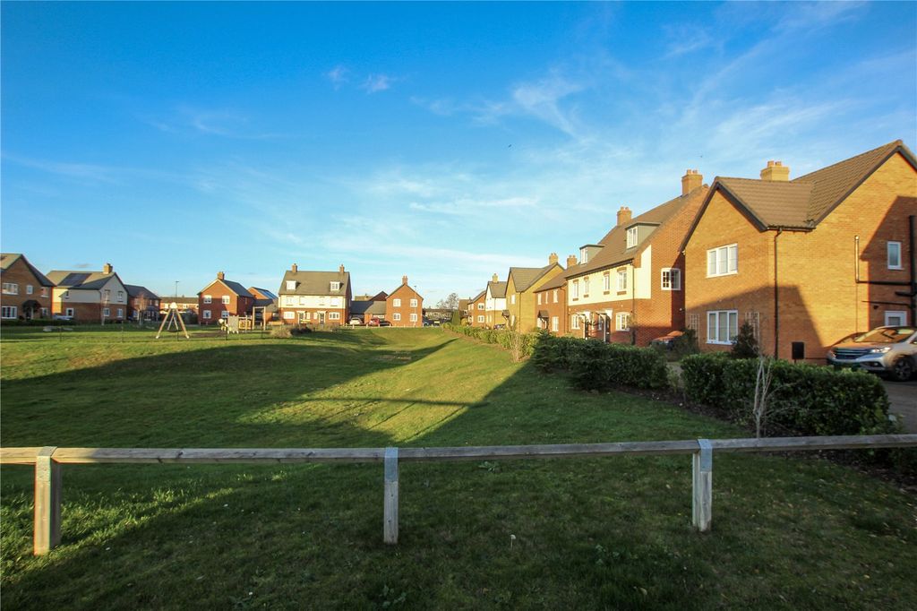 Property photo 2 of 16 Street Scene.