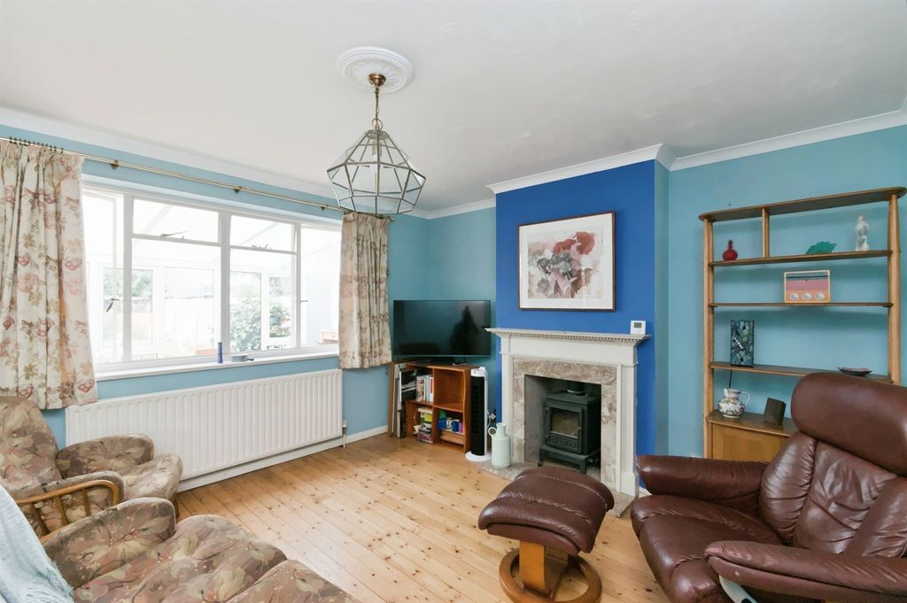 Property photo 2 of 20