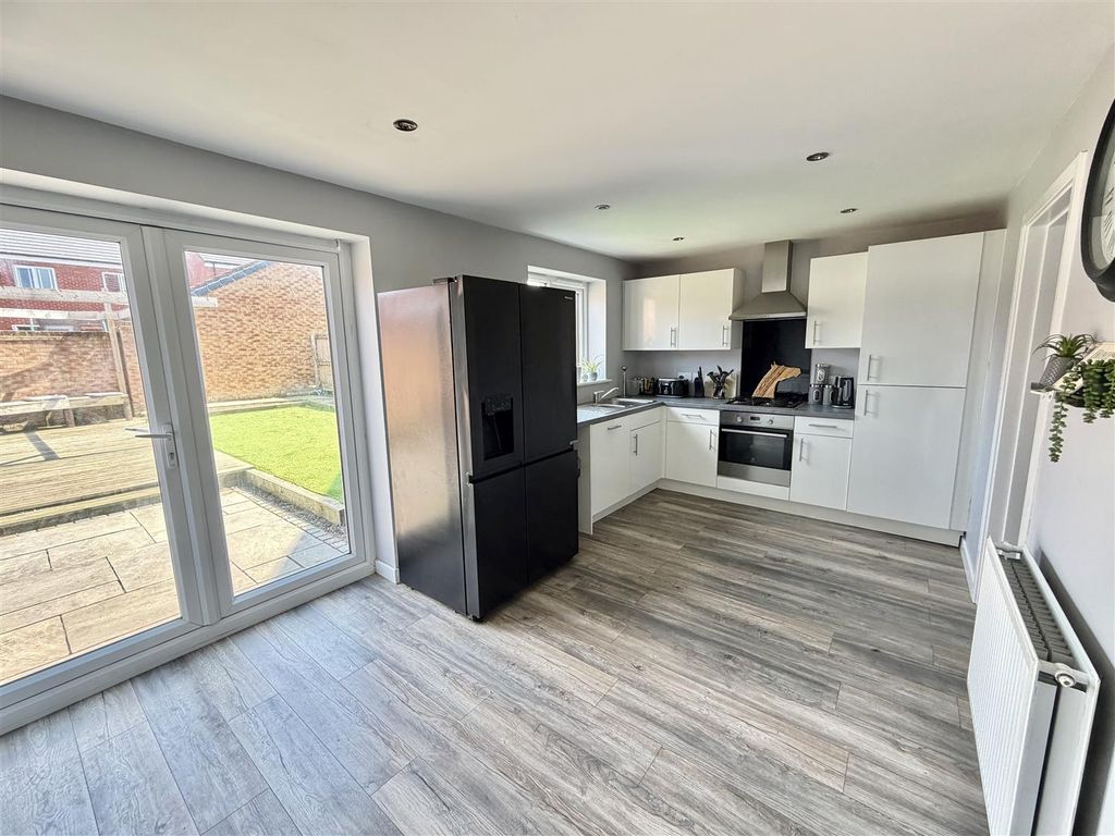 Property photo 2 of 32 Dining Kitchen