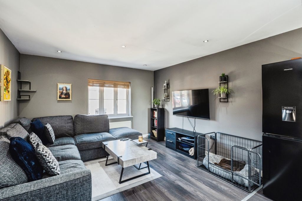 Property photo 2 of 16 Pbox-Img.Jpg