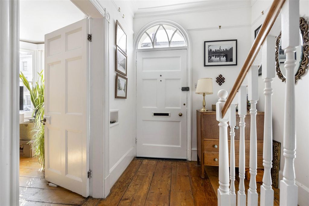 Property photo 3 of 12 Hallway