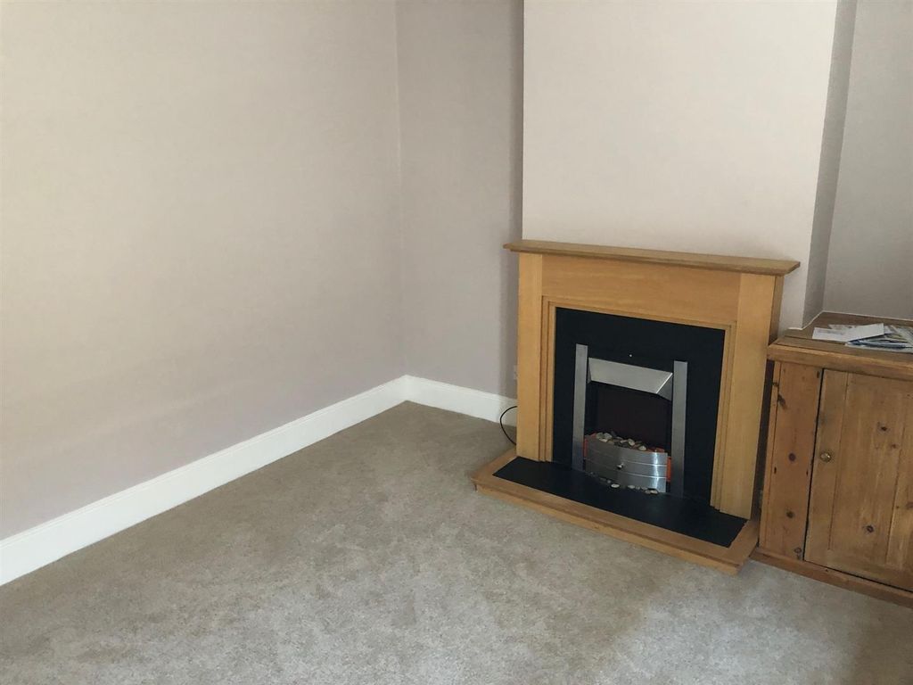 Property photo 3 of 9 Lounge