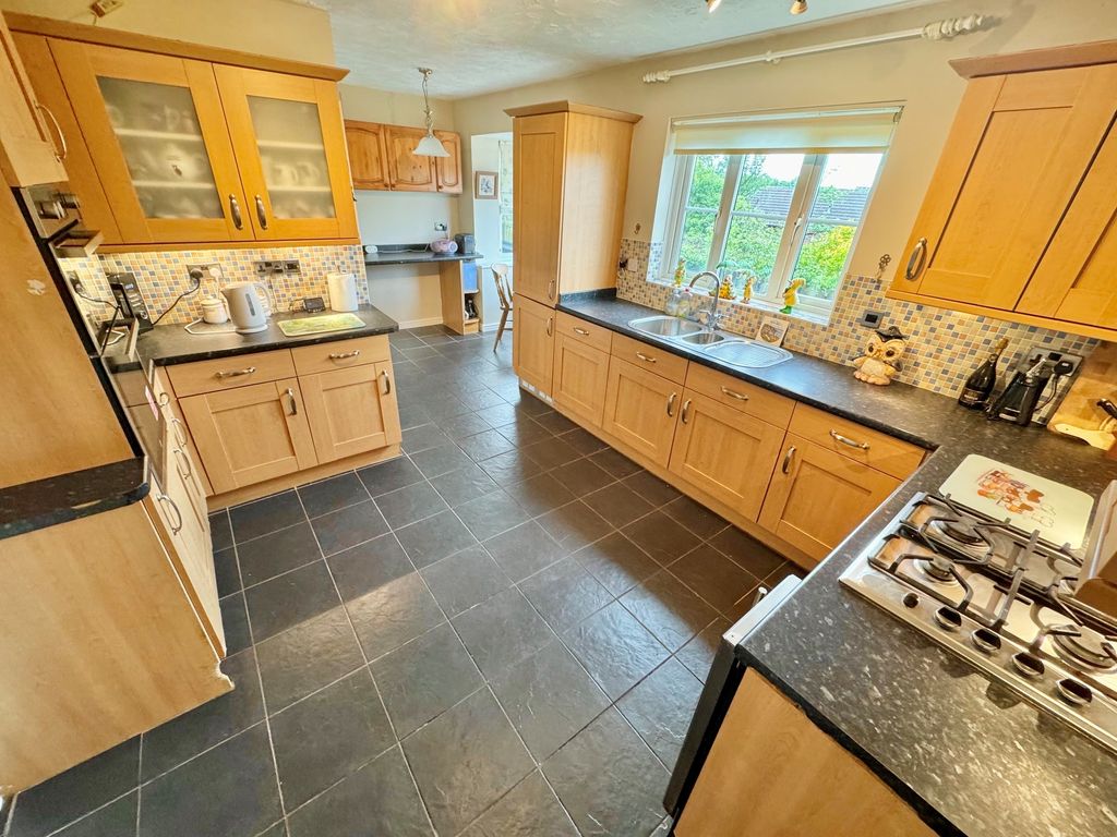 Property photo 2 of 17 Kitchen