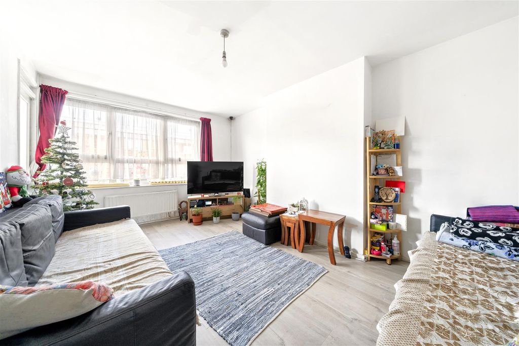 Property photo 2 of 18 Reception