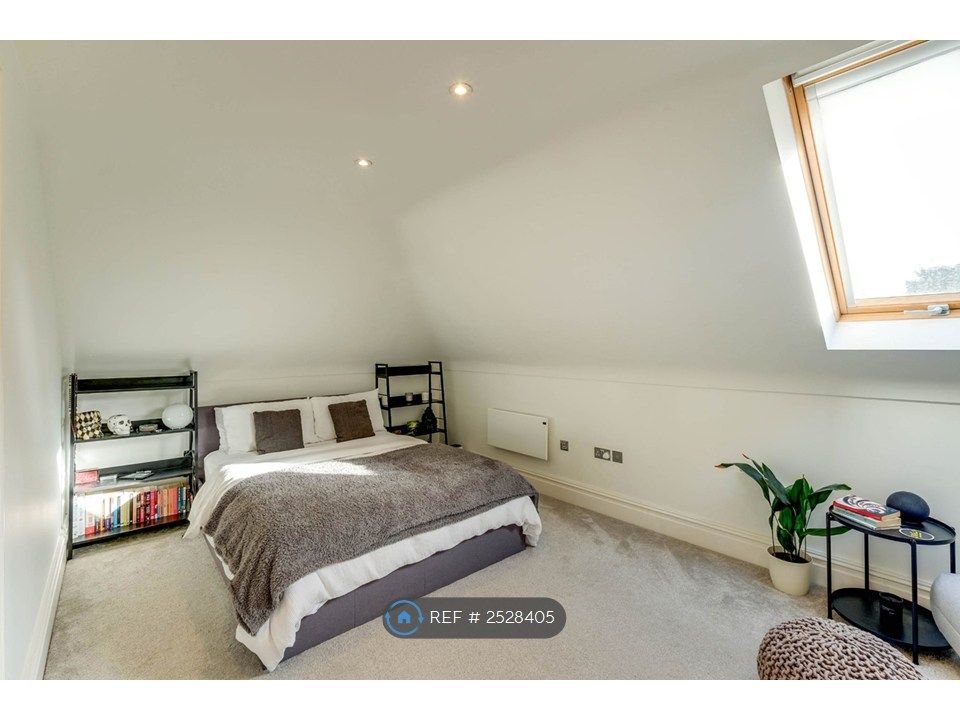 Property photo 3 of 7 Main Bedroom