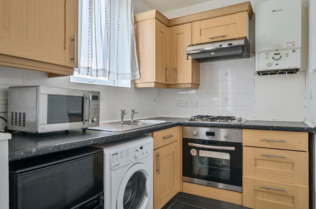 Property photo 3 of 9 Kitchen