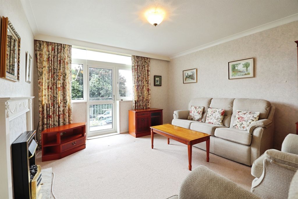 Property photo 2 of 17