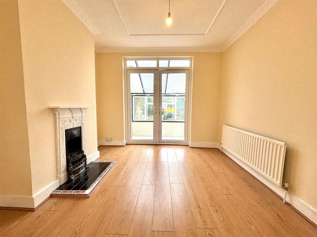 Property photo 3 of 11 Diner.Jpeg