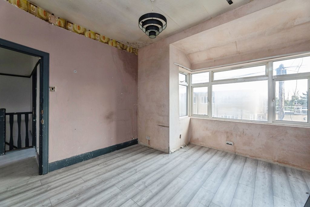 Property photo 2 of 17 Pbox-Img.Jpg