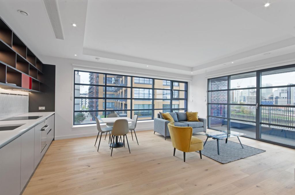 Property photo 2 of 12