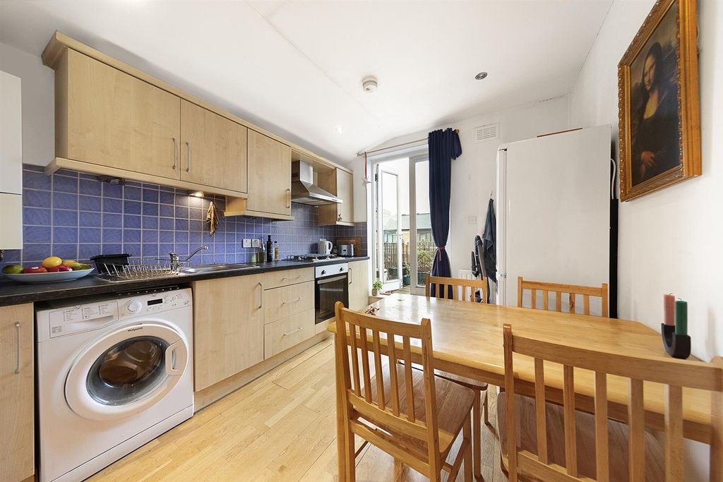 Property photo 3 of 9 13922_00486517.Jpg