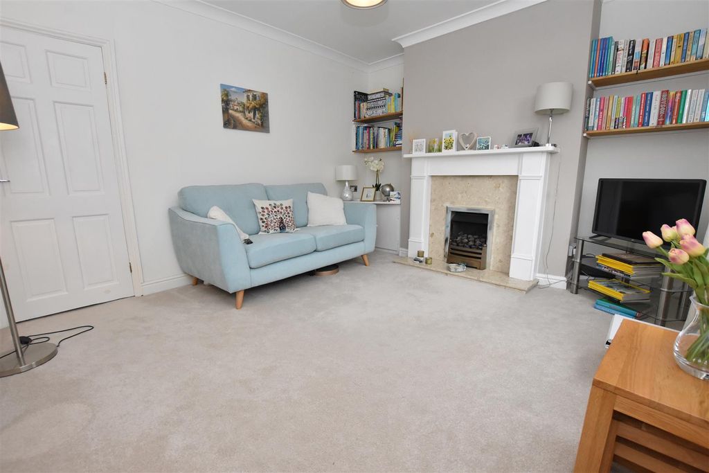 Property photo 3 of 11 Living Room