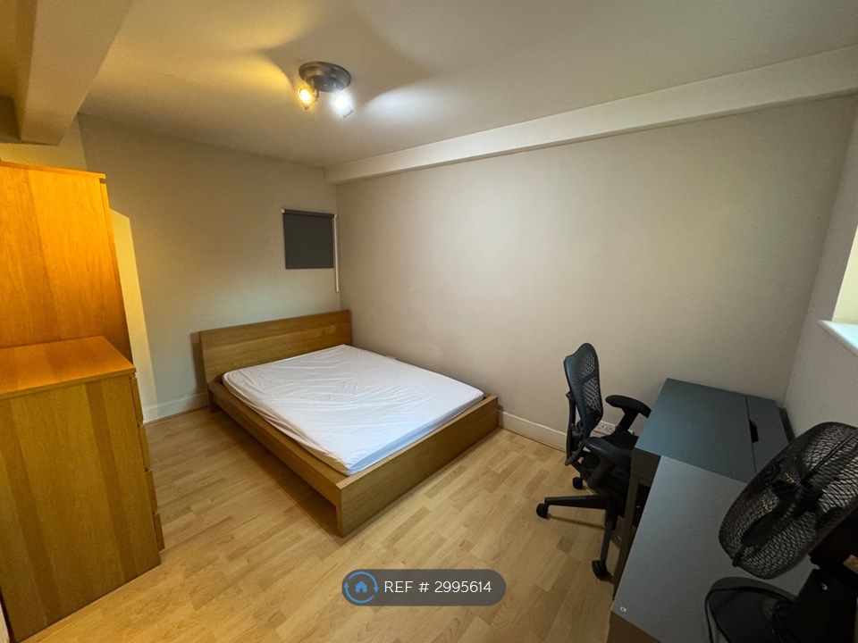 Property photo 1 of 7 Bedroom 1