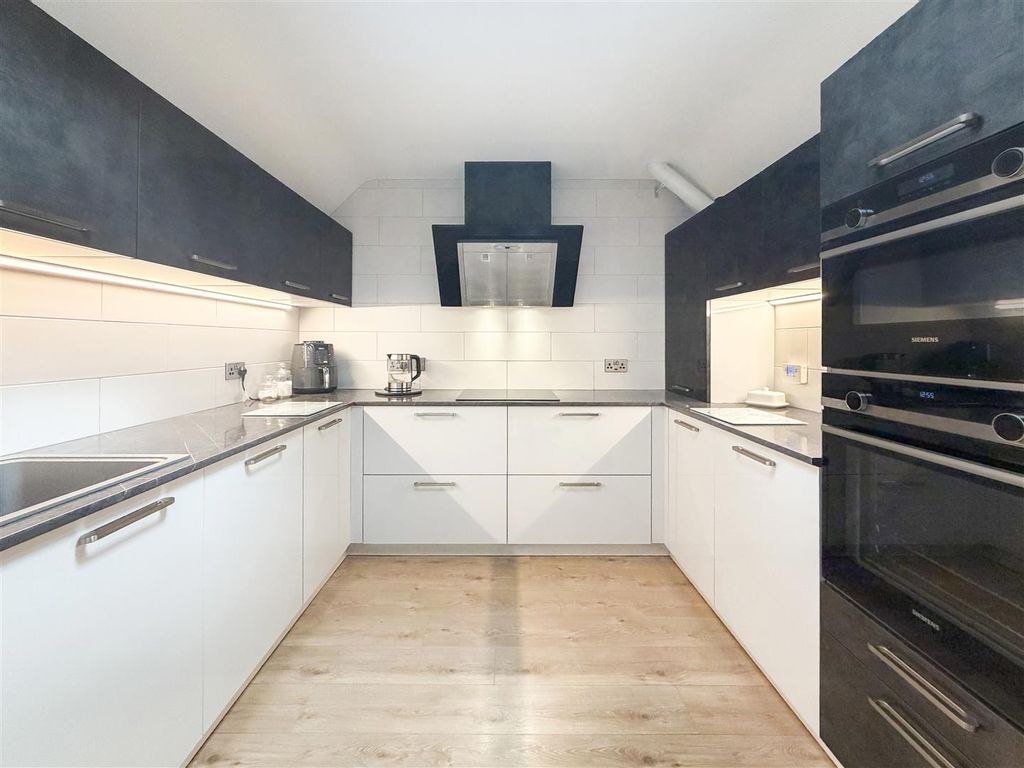 Property photo 3 of 10 Img_2279 (1).Jpg