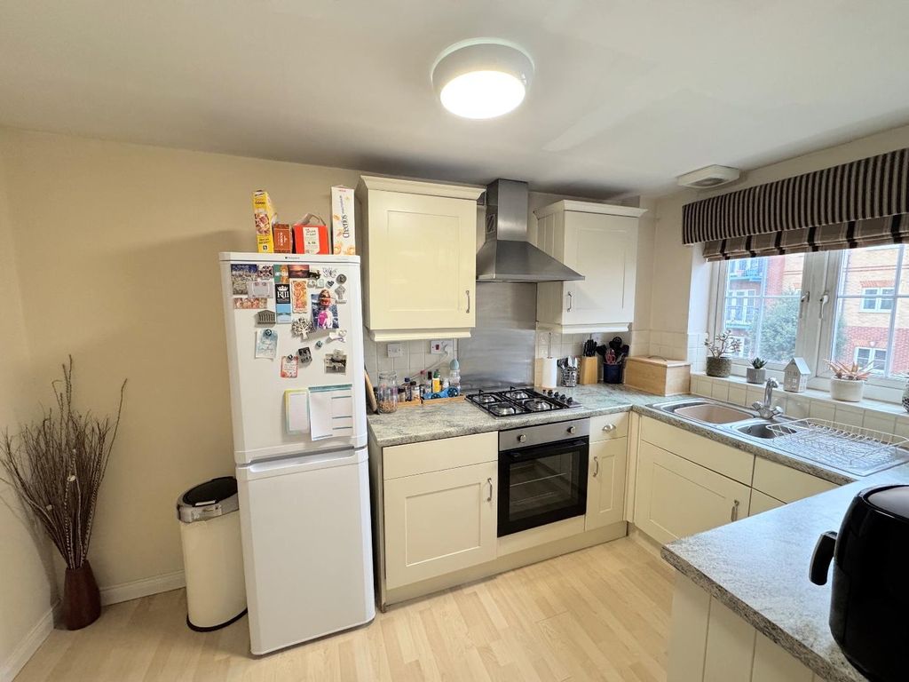 Property photo 2 of 7 Kitchen