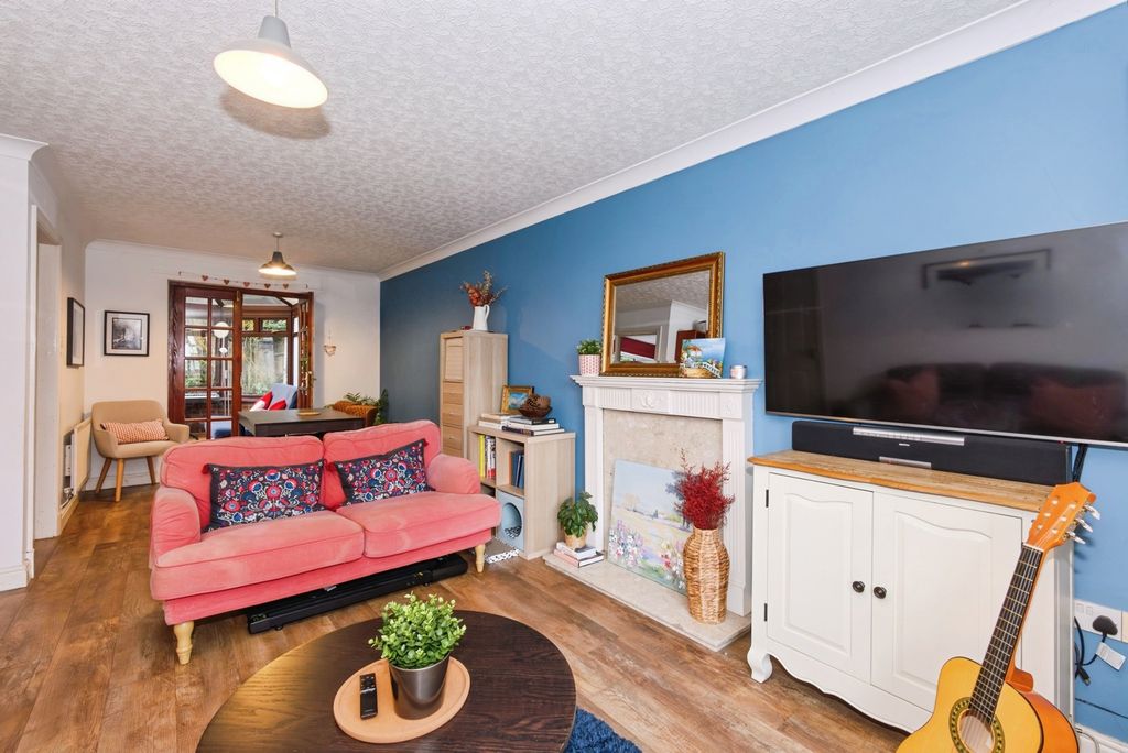 Property photo 2 of 10 Living/Dining Room