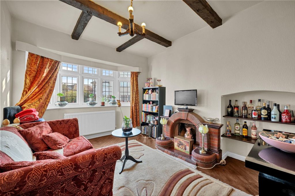 Property photo 2 of 23 Lounge