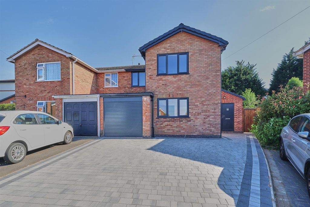 Property photo 1 of 21 Charnwood Close_21.Jpg