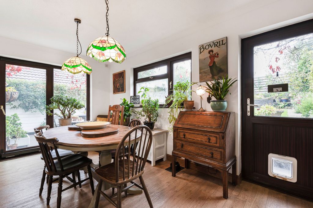 Property photo 3 of 32