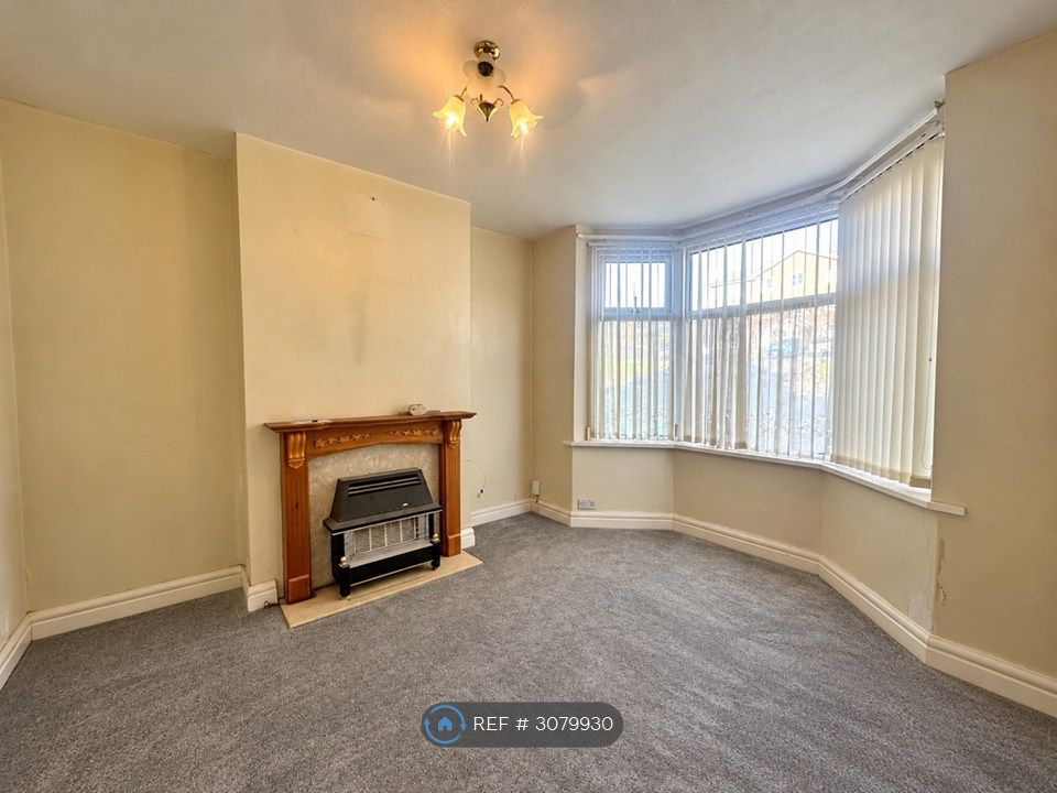 Property photo 3 of 14 Lounge 1