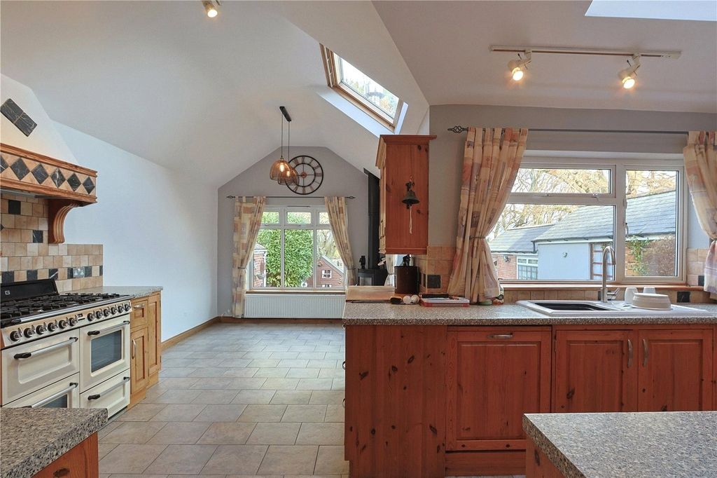 Property photo 3 of 25 Kitchyen