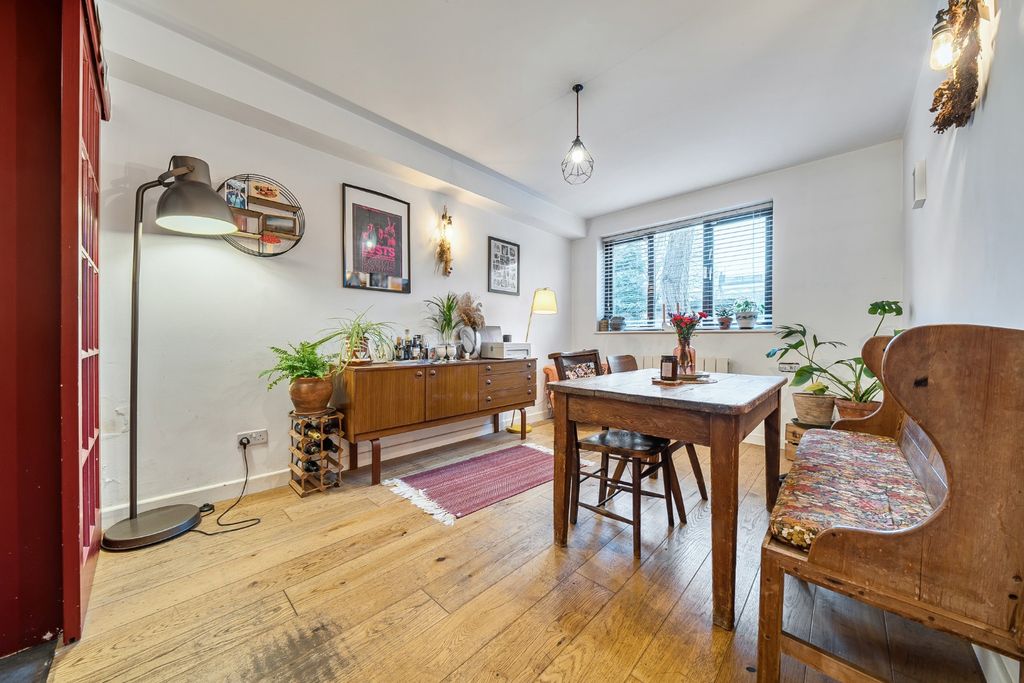 Property photo 2 of 14 4666743