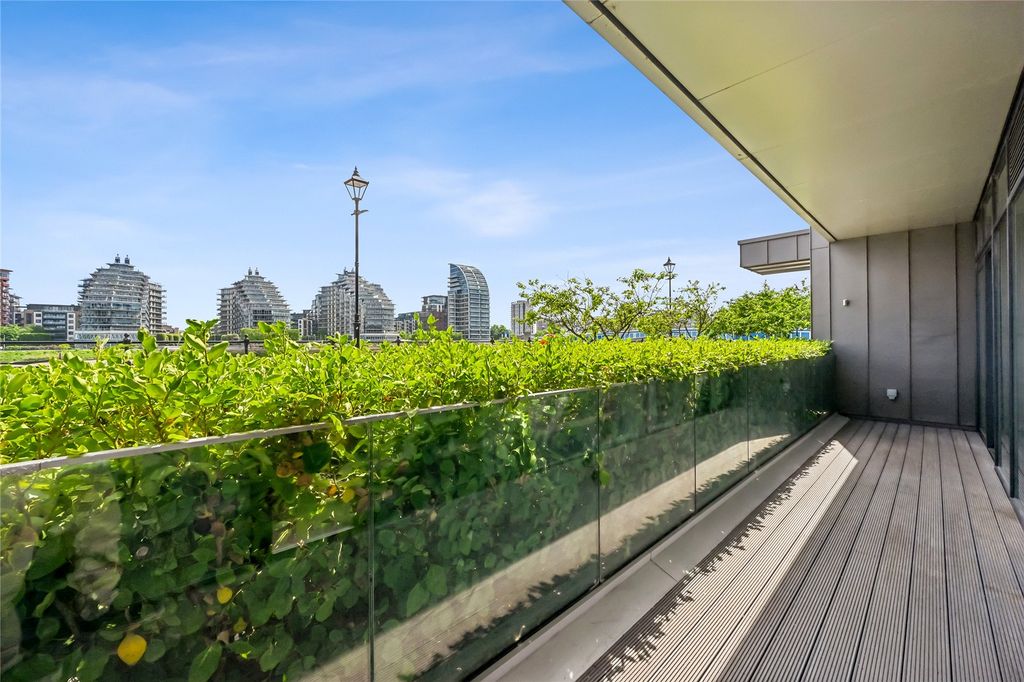 Property photo 3 of 17 Balcony