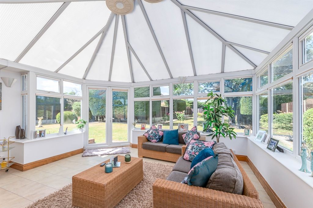 Property photo 3 of 19 Conservatory