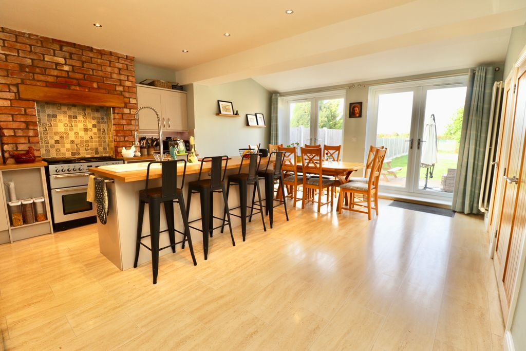 Property photo 2 of 17 Img_1394