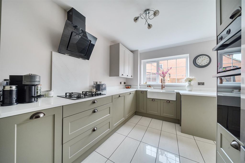 Property photo 3 of 19 1406555-13-6980Bb986B477.Jpg