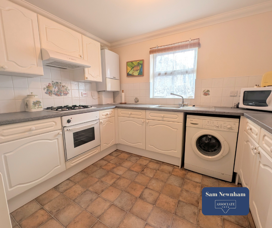 Property photo 2 of 9 Kitchen