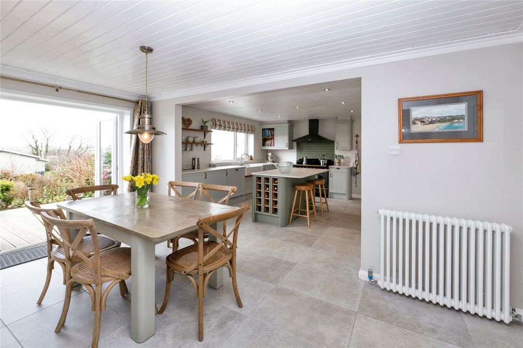 Property photo 2 of 27 Kitchen/ Dining Room