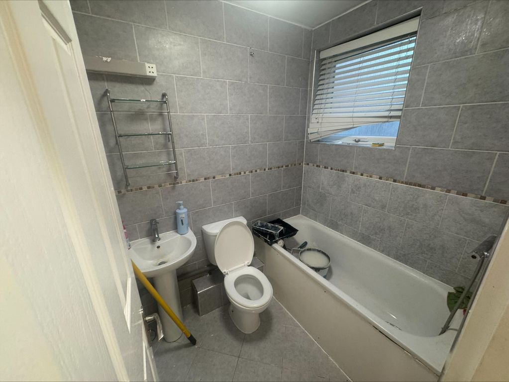 Property photo 1 of 4