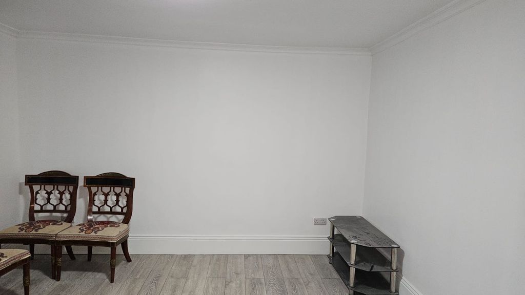 Property photo 3 of 11 Gallery