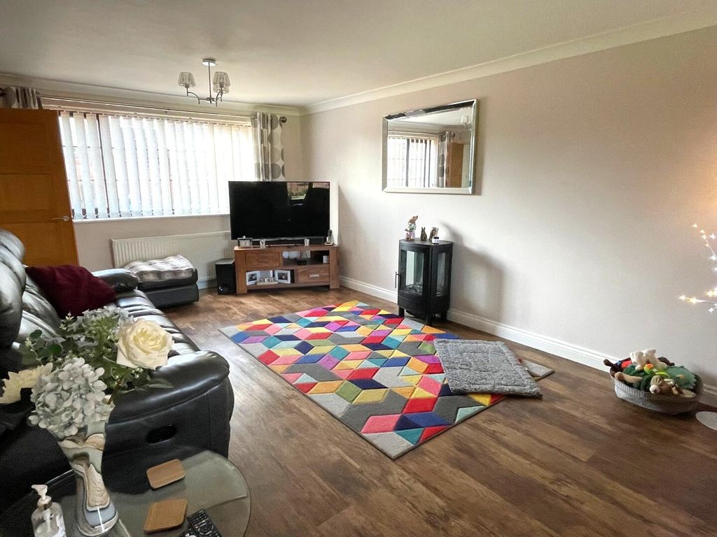 Property photo 3 of 30 Living Room