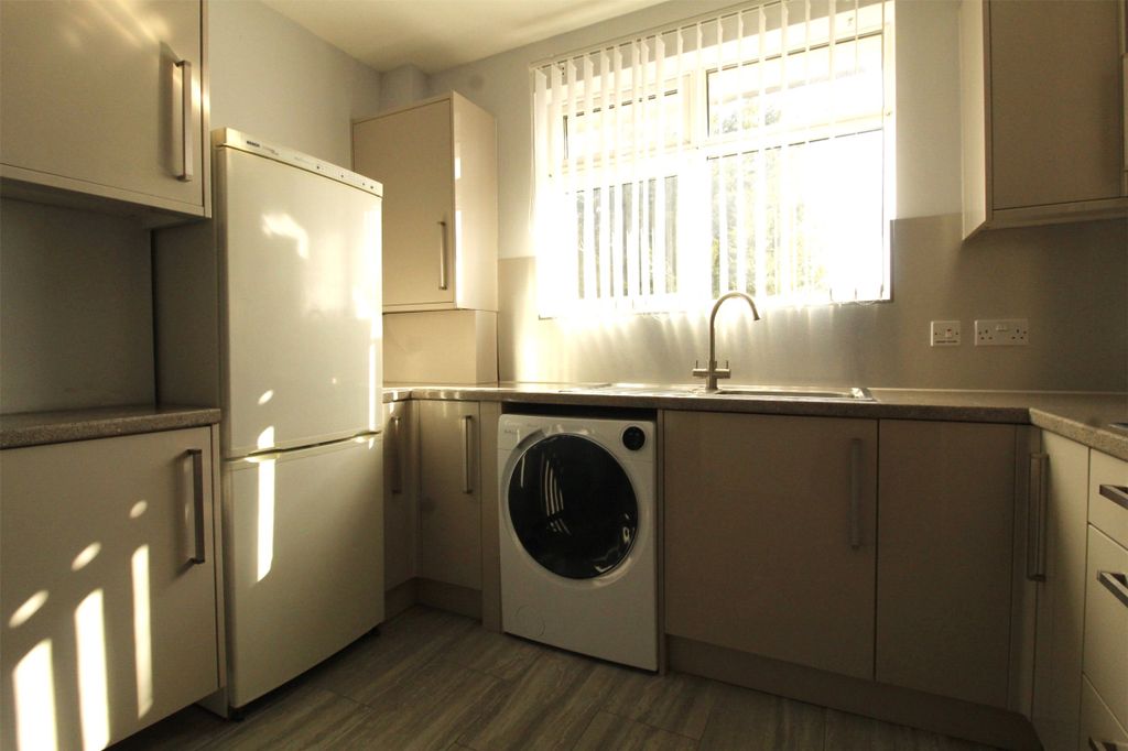 Property photo 3 of 9 Kitchen