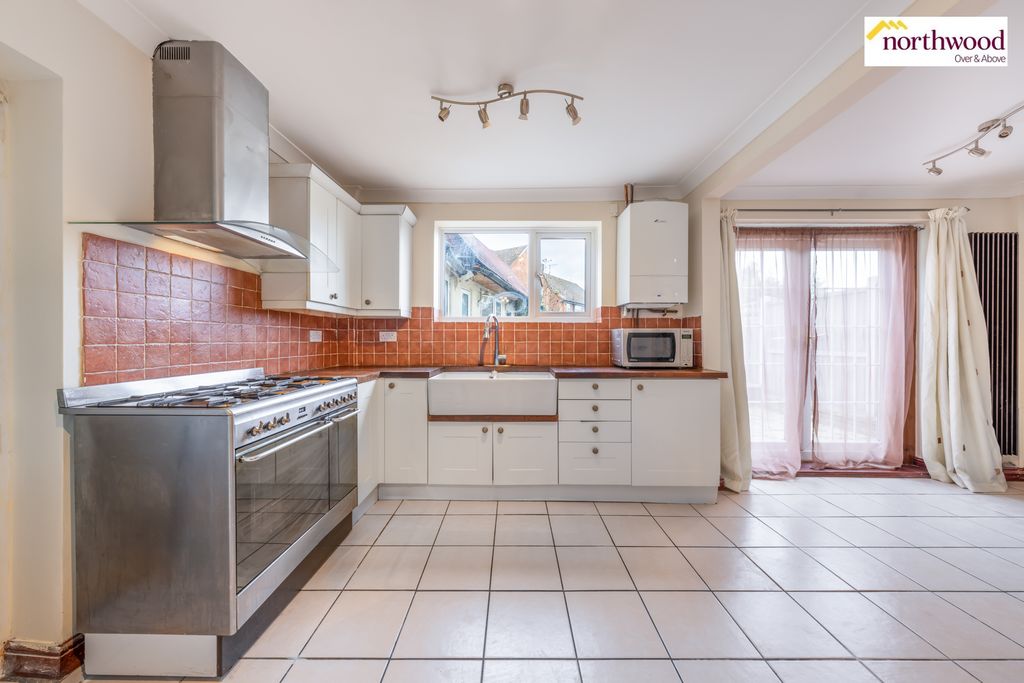 Property photo 2 of 21