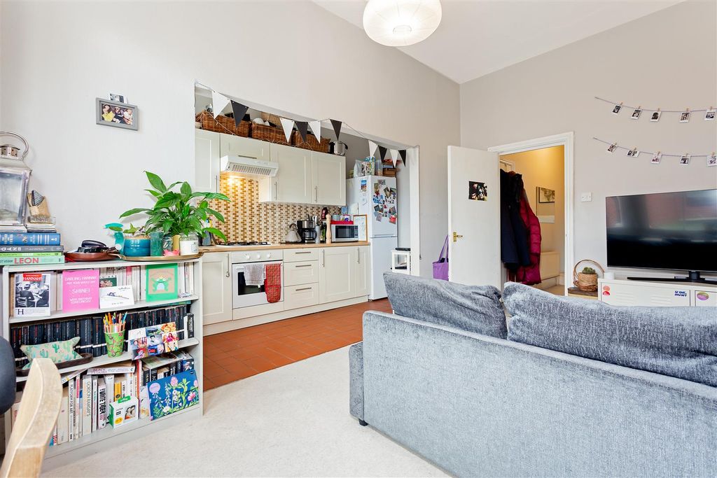 Property photo 3 of 8