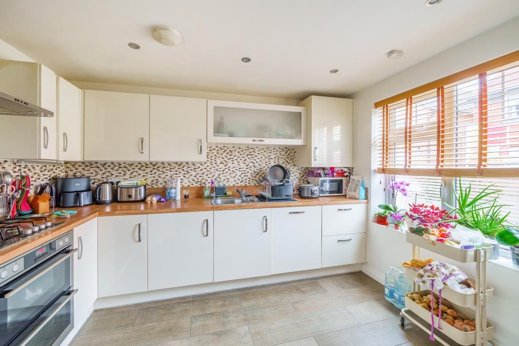 Property photo 2 of 10 Kitchen