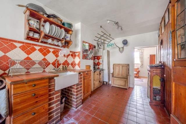 Property photo 2 of 20 Kitchen